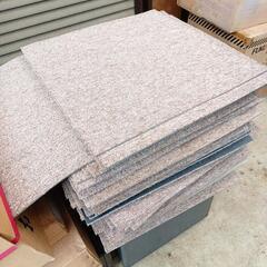 タイルカーペット70枚＋切れ端