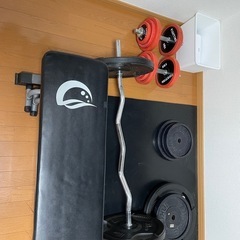 トレーニング　筋トレ　ダンベル　バーベル　プレート