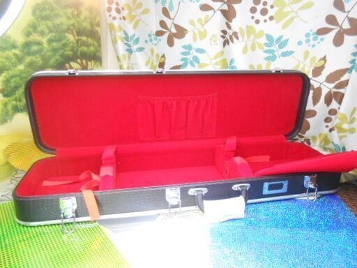 8.500円訳あり三線専用ハードケース バックル一個の緩みです、実用問題