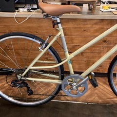 【前後タイヤ・チューブ新品！】6段変速　700×28c カゴ付きクロスバイク　ベージュ