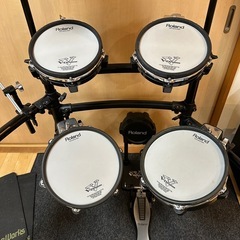 Roland ローランド 電子ドラム V-Drums TD-15KV、キューブモニタースピーカー CM-110 CUBE 2.1ch一式まとめ売り！