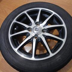 アルミホイールとタイヤ四本セットです