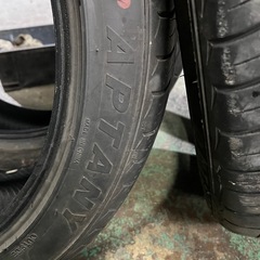 外国製　225 45 19タイヤ
