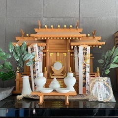 神棚一式・狛犬、灯籠付き。(引き取りでお願いします。）