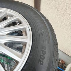 80系ヴォクシーのスタッドレスタイヤを純正ホイール付でお譲りします