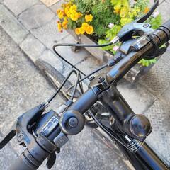 クロスバイク　美品　７００ｘ２８ｃ　フレーム　アルミ　3x7変速　黒　配達可能