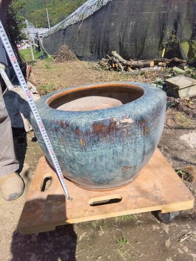 大型 火鉢1個と 中型  壺8個