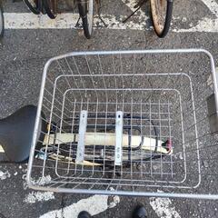 ほぼ新品  自転車 ママチャリ カゴ付き