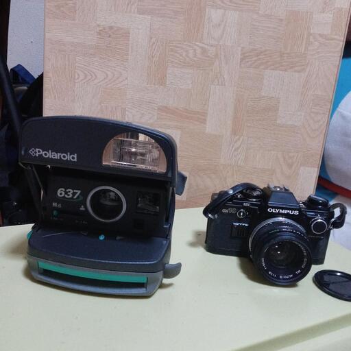 Polaroid 製カメラとOLYMPUS製一眼レフ️のセット‼️