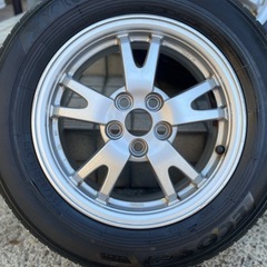 プリウス純正タイヤ、ホイールナット込み