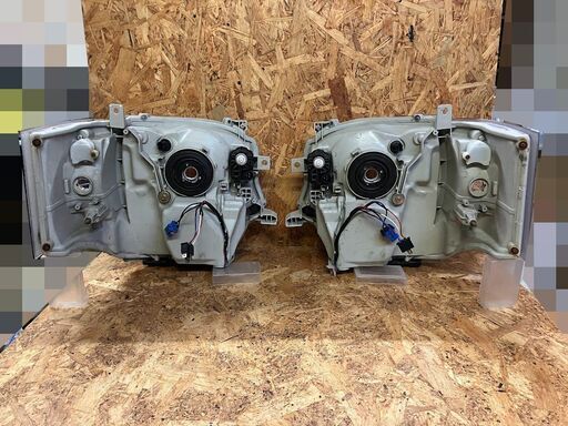 ハイエース200系社外品LEDヘッドライト左右セット4型以降タイプ黄ばみ無し