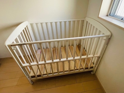 ベビーベッド ハイタイプ 床板すのこ タチベッド(1台)【カトージ