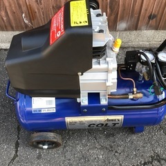 K_Kさんとお話し中）エアーコンプレッサー