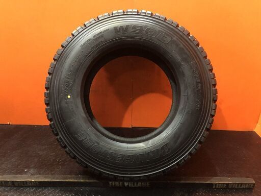 新品【未走行】札幌発 取引OK 2024年製 BS W900 245/70R19.5 136/134J 19.5インチ 大型トラック用 スタッドレス 2本 低床 地山　(VTF994)
