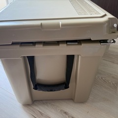 クーラーボックス42.5L 、ヴァストランド(VASTLAND)、水抜き栓付