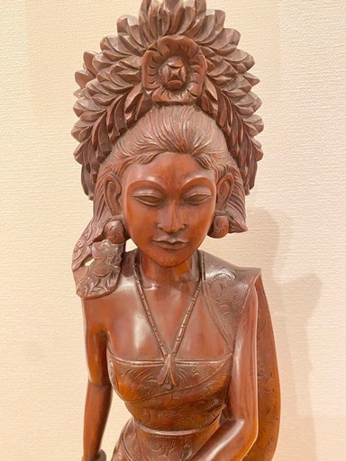 バリ島 木彫りマスク ヒビスカスウッド 手彫り バリニーズ女性 面 幸運 魔除け サラスワティ 木彫り バリ島 バリ雑貨 ディスプレイ インテリア