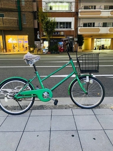 前後とも新しいタイヤに取り替えてる、ミニベロサイズの20インチの自転車。他にもチェーンやブレーキワイヤーなども新品に交換してるので、修理も少なく長く乗ってもらえると思います！