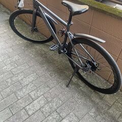 リサイクルショップどりーむ荒田店 No1525 自転車　クロスバイク　２８インチ　ESLUVE　ギア前後切替３×７変速　前後ディスクブレーキ　軽量アルミフレーム