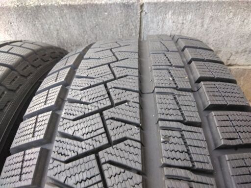 ピレリ　スタッドレス　アイスアシンメトリコ　215/65R16　2019年製　２シーズンのみ使用 ピレリ スタッドレス アイスアシンメトリコ 215/65R16 2019年製 2