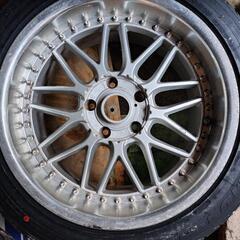 17インチ 8.5J 2本　235 40 17　メーカーわかりません。