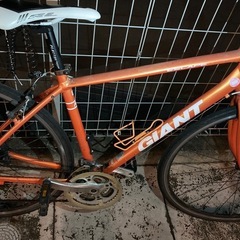 GIANT ジャイアント ESCAPE R3 クロスバイク SHIMANO 3X8S サイズS 2017年モデル、ラモンケヘルメット、空気入れ