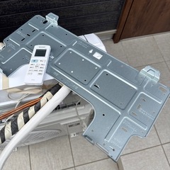 シャープ エアコンAY-N22DH 中のホースダメージあり シャープ エアコンAY-N22DH 中のホースダメージあり