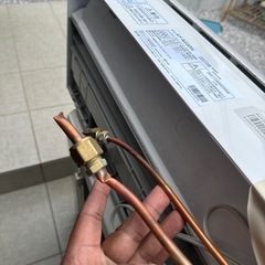 シャープ エアコンAY-N22DH 中のホースダメージあり シャープ エアコンAY-N22DH 中のホースダメージあり