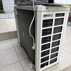 シャープ エアコンAY-N22DH 中のホースダメージあり