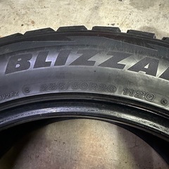 285/50/20スタッドレスタイヤ