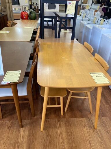 ☆ジモティー割あり☆ﾍﾞﾝﾁﾀﾞｲﾆﾝｸﾞ4点ｾｯﾄ/クリ-ニング済み/HG-3654