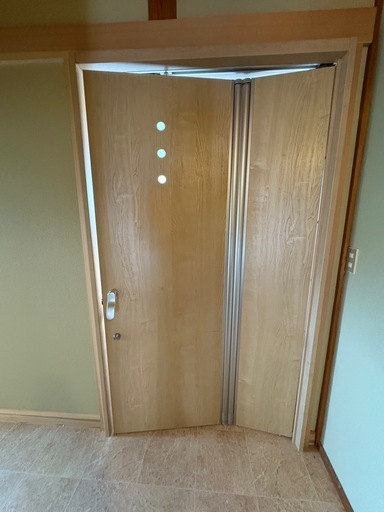 トイレ扉