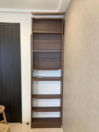【D-260】 愛書家向け天井突っ張り書棚　中古 激安 ブラウンカラー D-260】 愛書家向け天井突っ張り書棚 中古 激安 ブラウンカラー 天井