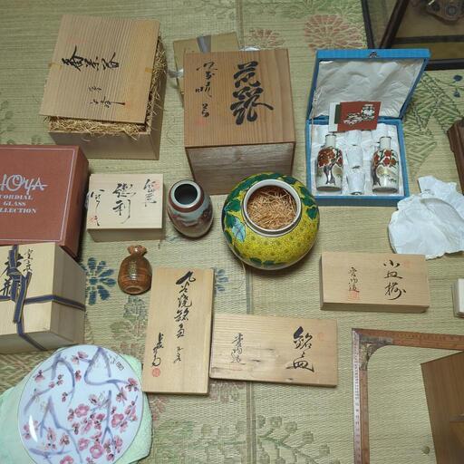 大坪飾り壺か?砥部焼きの色ですがこのような大きなものわ見た事わない