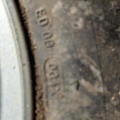 タイヤ スタッドレス4本　サイズ写真でわかりますか？