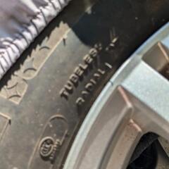 タイヤ スタッドレス4本　サイズ写真でわかりますか？