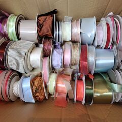 世田谷区近辺配送可能　大量まとめ売り 数百本 美品 カーリングリボン 装飾リボン サテンリボン 飾りラッピングテープ