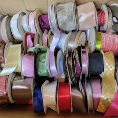 世田谷区近辺配送可能　大量まとめ売り 数百本 美品 カーリングリボン 装飾リボン サテンリボン 飾りラッピングテープ