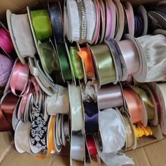 世田谷区近辺配送可能　大量まとめ売り 数百本 美品 カーリングリボン 装飾リボン サテンリボン 飾りラッピングテープ