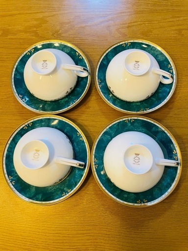 ナルミ（NARUMI）カレス　カップ＆ソーサー４客（ほぼ未使用）