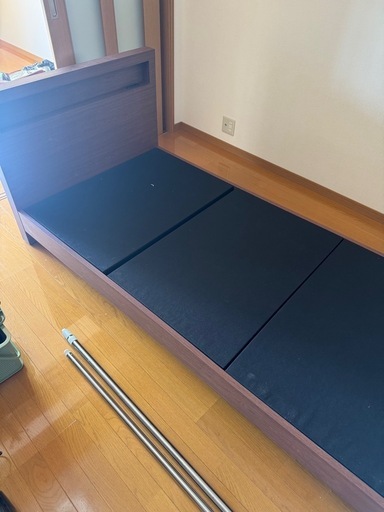 ニトリのシングルベッドフレーム、マットレス付き