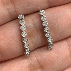 揺れる ダイヤピアス 1.9g 0.1ct 0.1ct K18WG