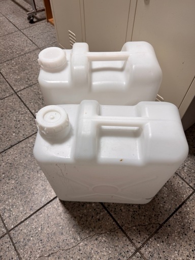ポリタンク