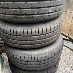 バリ溝　215/65R16 ４本　