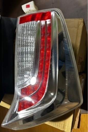 30プリウス後期テールランプ 30プリウス後期 テールランプ 左