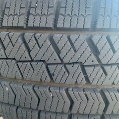 BRIDGESTONE　BLIZZAK　STADLESS　TIRE　4本　1シーズン使用　ホイ‐ル付き