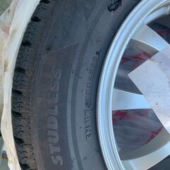 BRIDGESTONE　BLIZZAK　STADLESS　TIRE　4本　1シーズン使用　ホイ‐ル付き