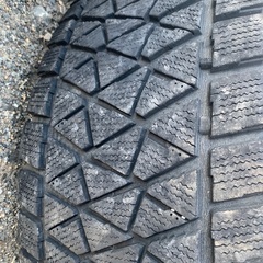 ブリザックDM-V2 2016製　265/70/16  P.C.D139.7