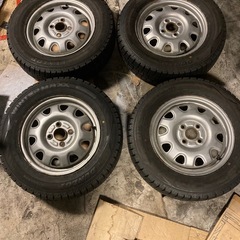 スタッドレス175/70R14ダンロップWM02  2022年製4本セット残溝8よりの7mm PCD100 4穴4.5Jハブ54 ET45?