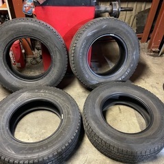 ハイエース スタッドレスタイヤ バリ溝