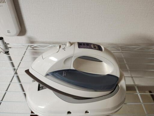 TOSHIBA　コードレスアイロン